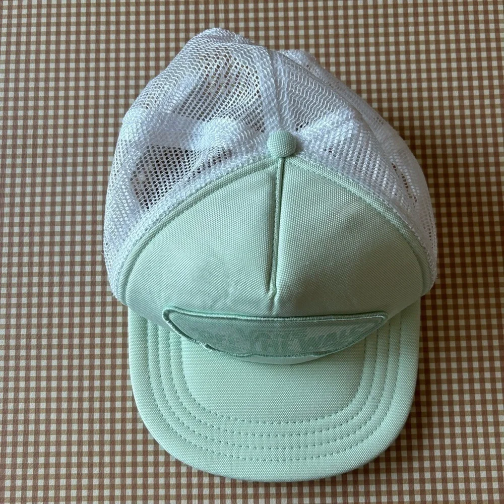 VANS‎ BEACH GIRL TRUCKER HAT CAP. Color mint and white. One size